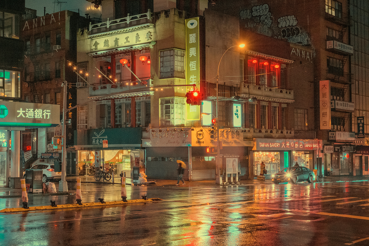這裡不是你我熟悉的台灣街道！_法國攝影師捕捉破曉前的紐約唐人街雨中即景！_(2).jpg
