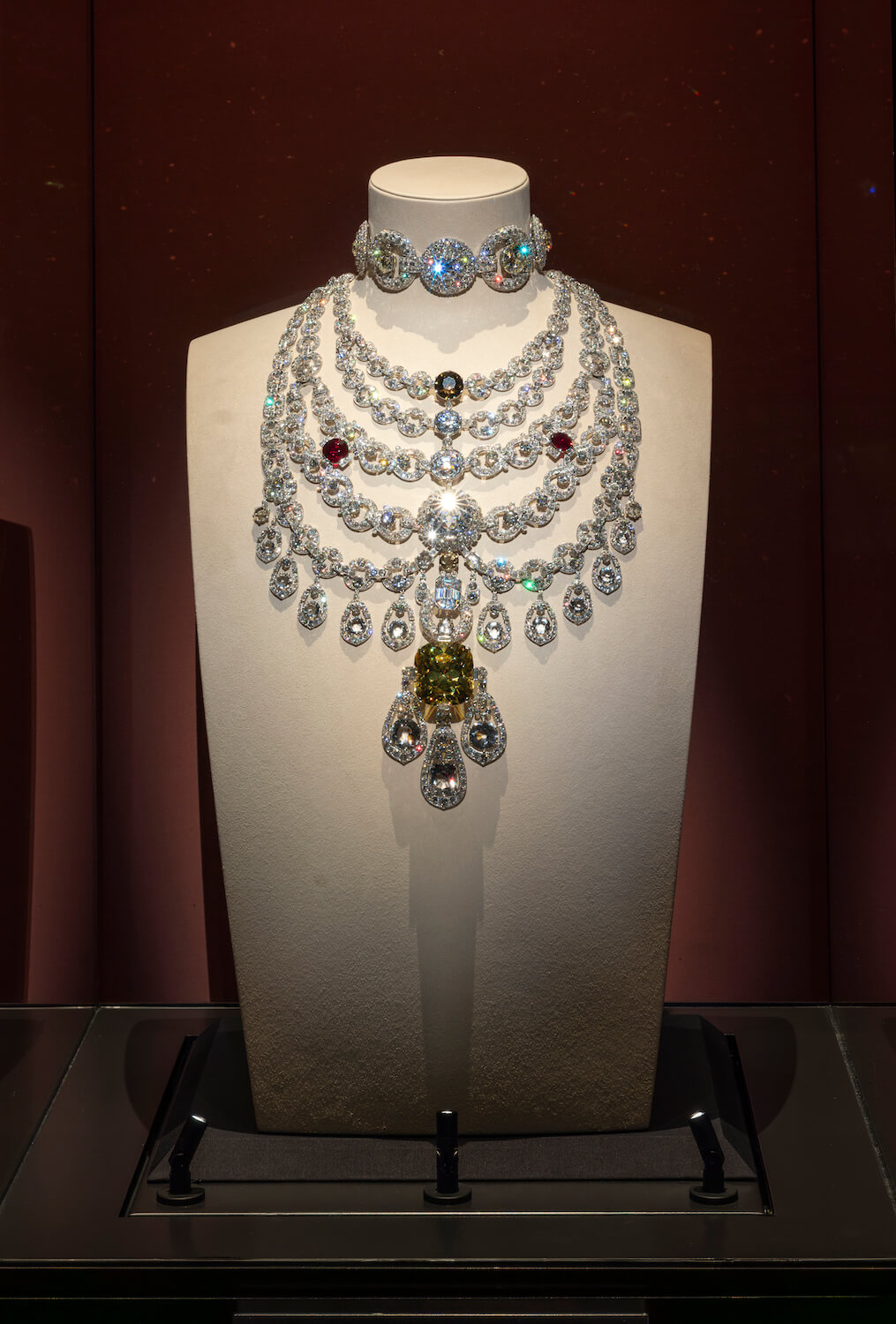 Installation_view_of_Cartier_at_VA_South_Kensington_(12_April-16_November_2025)_(c)_Victoria_and_Albert_Museum,_London_(12).JPG