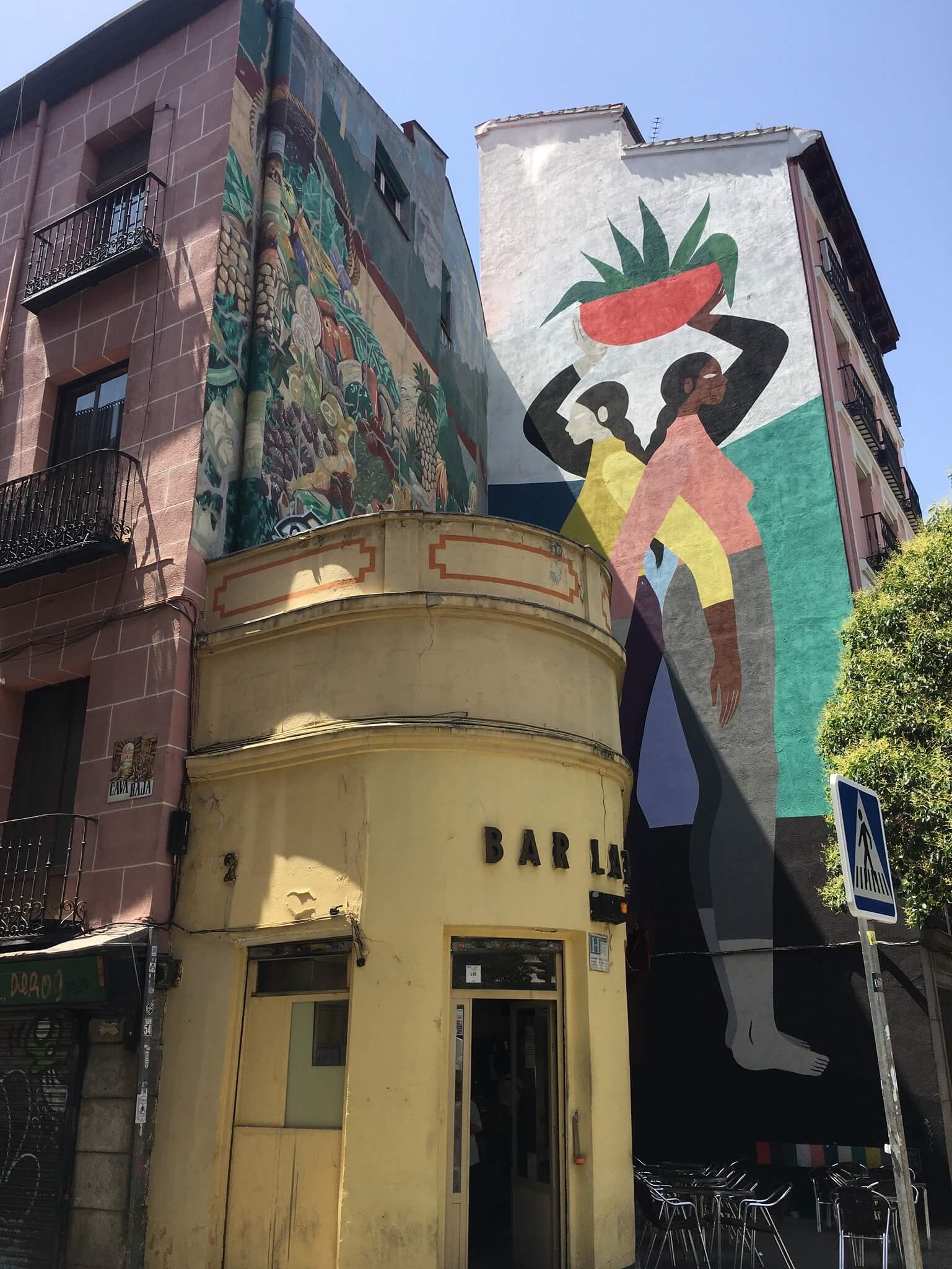 不被框架囚禁的西班牙超飽和色彩美學_街頭壁畫_3.jpg