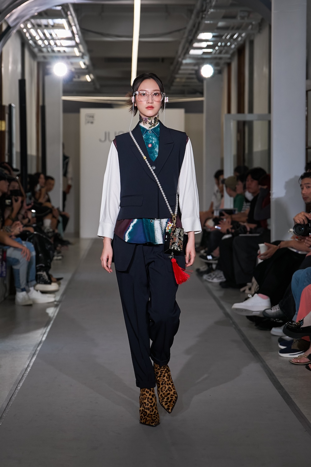 買UNIQLO不就好了？JUST_IN_XX周裕穎用21年制服設計，回答時尚、文化與責任的難題_9.jpg