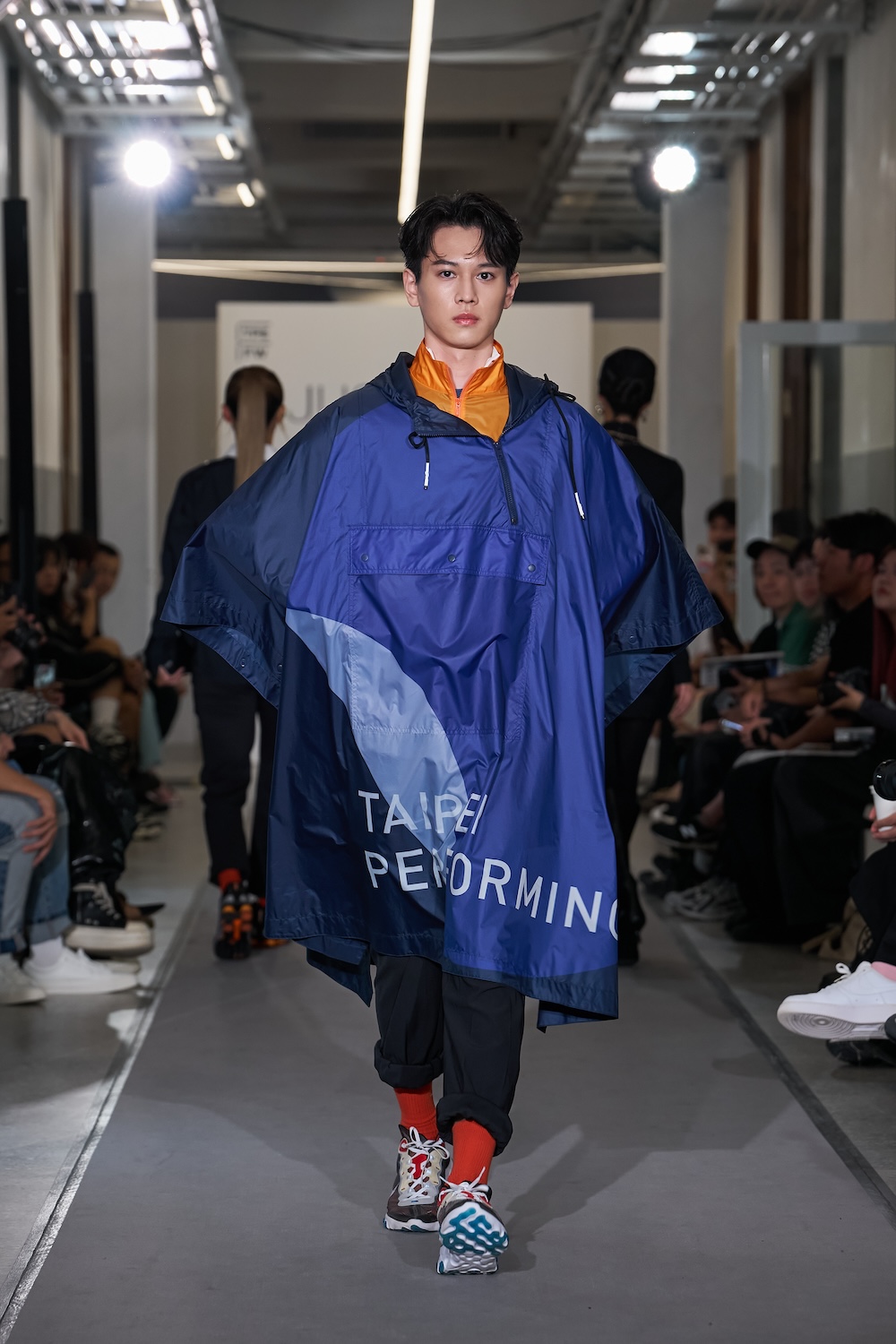 買UNIQLO不就好了？JUST_IN_XX周裕穎用21年制服設計，回答時尚、文化與責任的難題_17.jpg