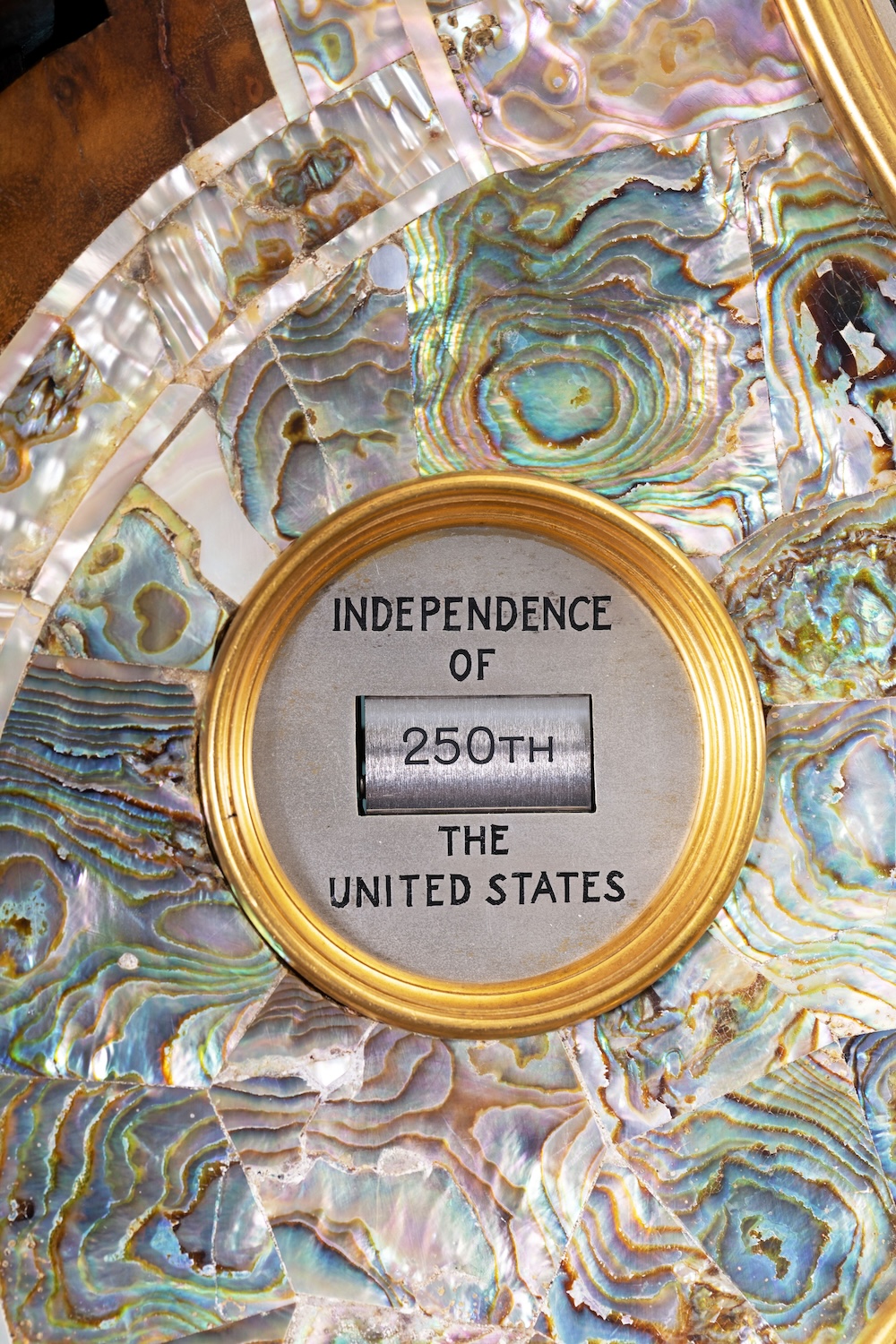 工藝大師的十九世紀機械宇宙：TiffanyCo.傳奇天文鐘與21項複雜功能結構解密_美國獨立紀年錶盤細節03_@TiffanyCo_.jpg