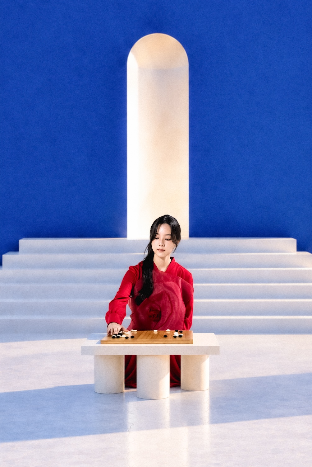APUJAN把時裝拍進一本可以走進去的雜誌_特別演出的職業棋士俞俐均_接下來還會跟APUJAN有一系列影像短片發布_(3).jpg