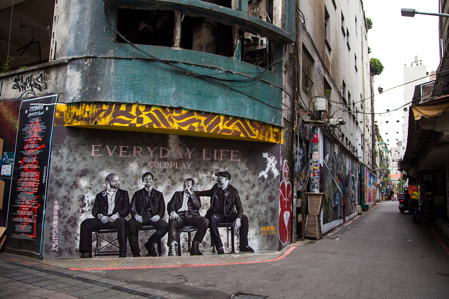 繼Gucci之後，這次是酷玩Coldplay！台灣國寶級畫師顏振發手繪牆再現台北街頭4.jpg