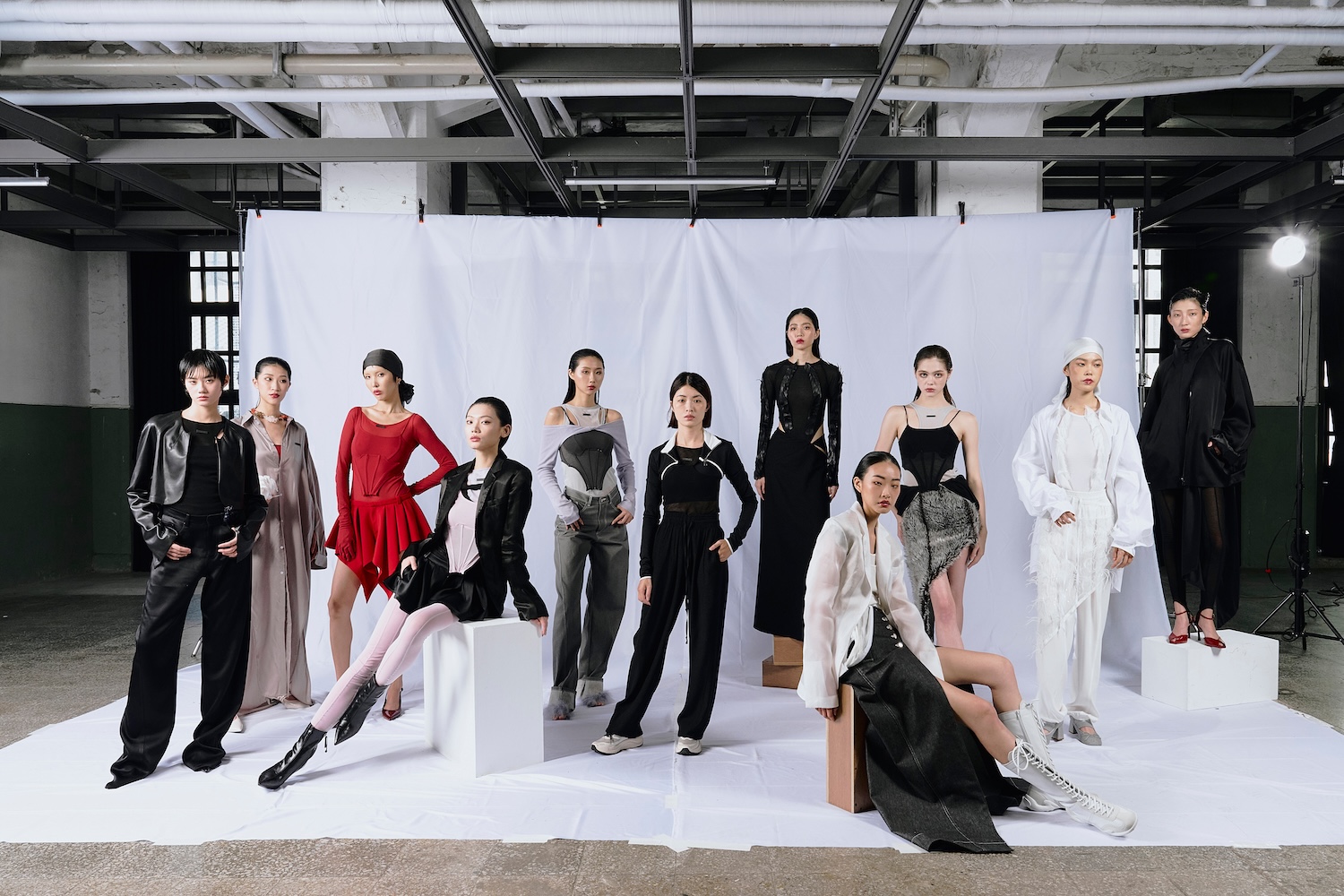 「Fashion,_Action!」：六大臺劇角色集結伸展臺，臺灣設計師如何用服裝定義戲劇精神？_NIKI_YEH設計師葉孟瑀×《死了一個娛樂女記者之後》.jpg