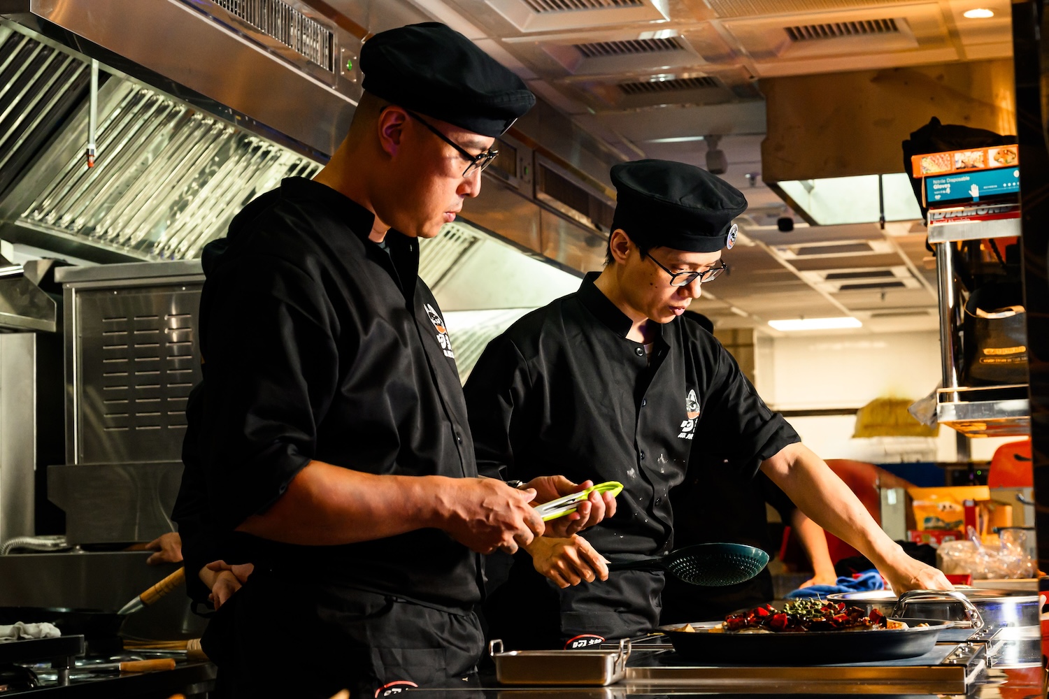 當川渝辛香遇上台灣鱸魚：一鍋烤魚，串起信義區的熱鬧聚餐時光_（圖五）.jpg
