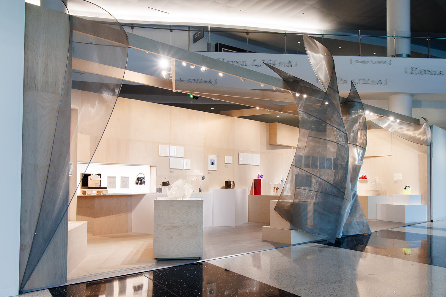 Louis_Vuitton_×_Frank_Gehry限量版手袋系列_呈現建築大師最狂野的夢想_BFA_42903_6029712.jpg