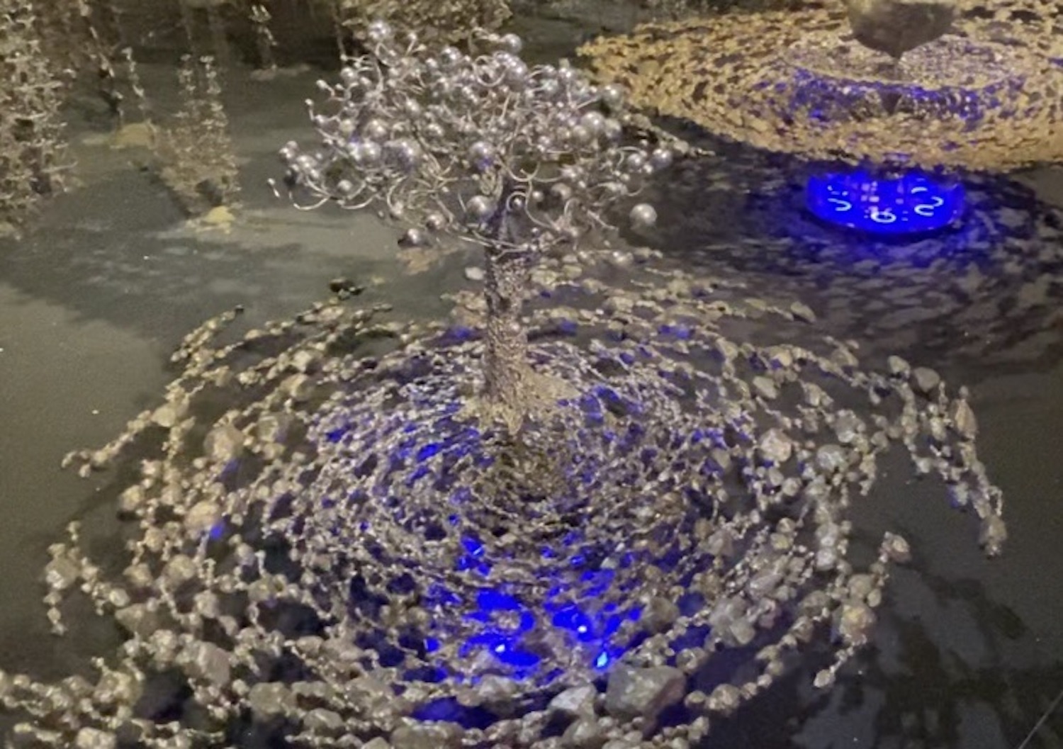 讓空間說話：2025_Art_Formosa與亞洲藝術的立體連線_3_宇宙之樹,_不鏽鋼,_130x130x120cm,_2023_(圖片提供：劉柏村）.jpg