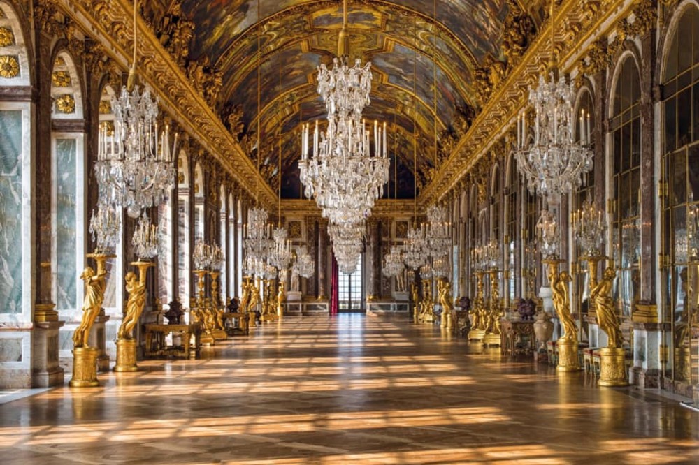 全球第一間凡爾賽宮酒店！「Le_Grand_Contrôle」在巴黎金碧輝煌宮殿感受古典王室生活_(1).jpg