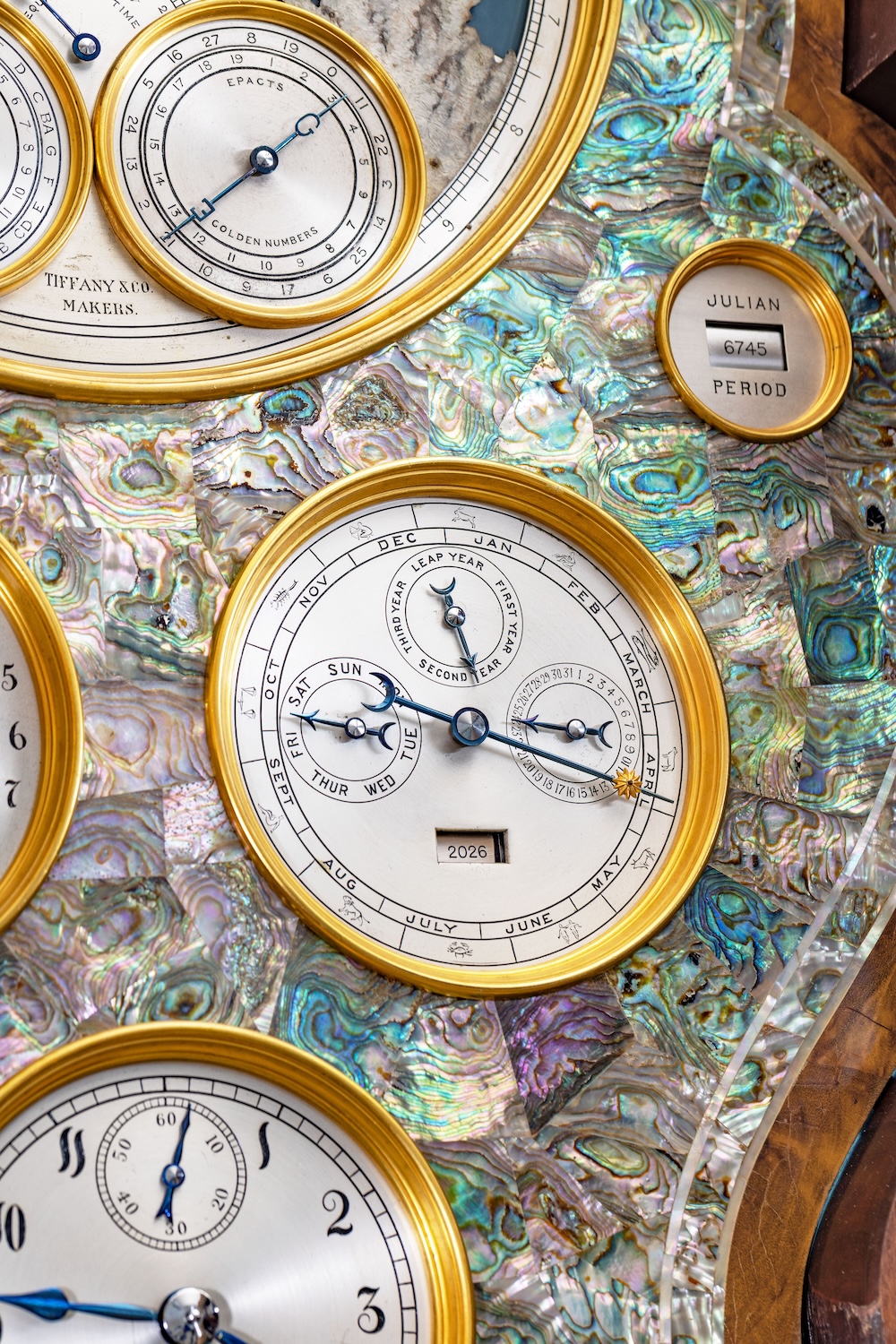 工藝大師的十九世紀機械宇宙：TiffanyCo.傳奇天文鐘與21項複雜功能結構解密_修復後各式錶盤細節04@TiffanyCo_.jpg