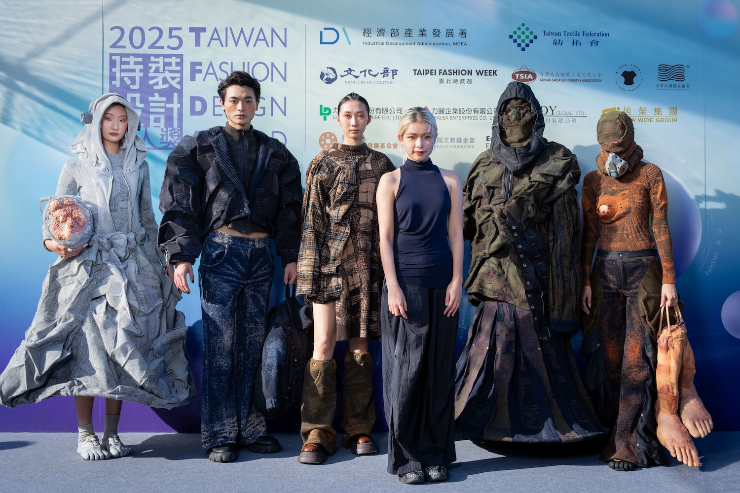 【時尚產業一週要事】Maria_Grazia_Chiuri任Fendi創意長、LVMH銷售恢復成長、Gucci等3品牌價格干預遭罰、2025時裝設計新人獎得主揭曉_首獎得主許羿媗及其作品「X人類再生計劃X」.jpg