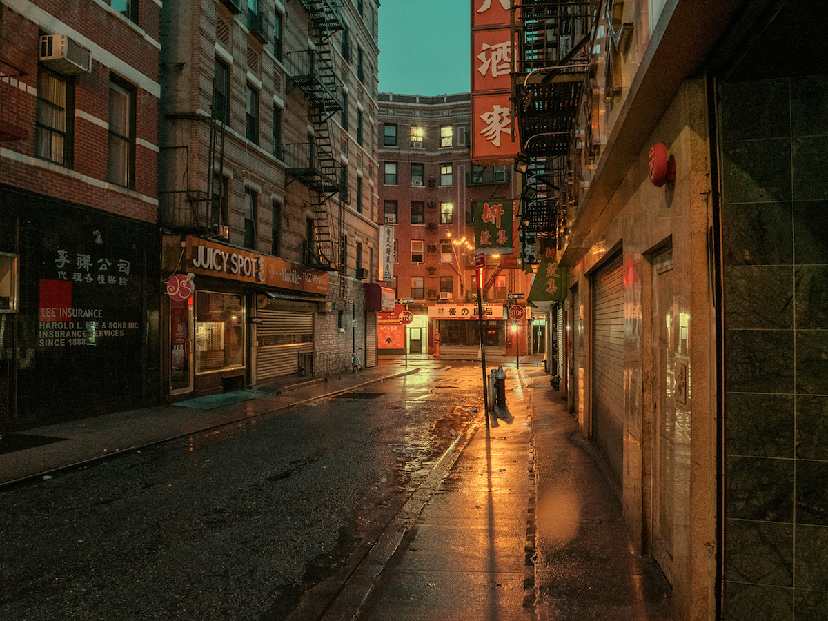 這裡不是你我熟悉的台灣街道！_法國攝影師捕捉破曉前的紐約唐人街雨中即景！_(9).jpg