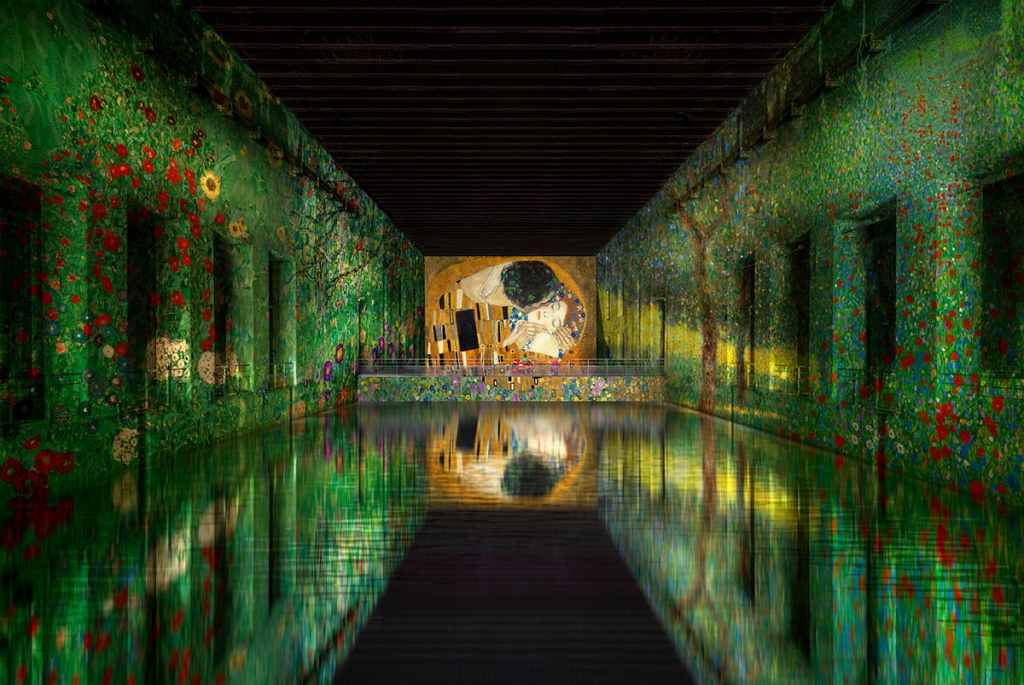 潛入波爾多「光之水池」！二戰潛水艇基地變身全球最大數位藝術中心1.jpg