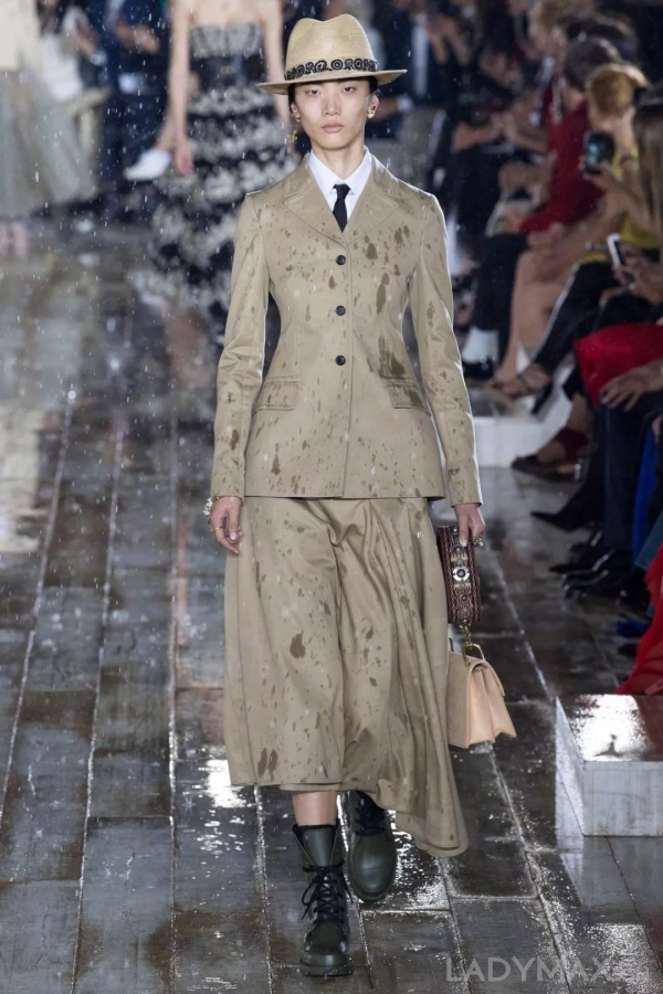 在「暴雨」中前行，Maria_Grazia_Chiuri能把Dior推上新高度嗎？_(15).jpg