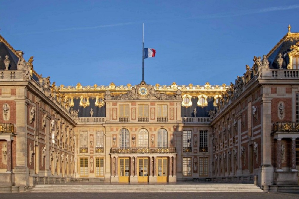 全球第一間凡爾賽宮酒店！「Le_Grand_Contrôle」在巴黎金碧輝煌宮殿感受古典王室生活_(8).jpg