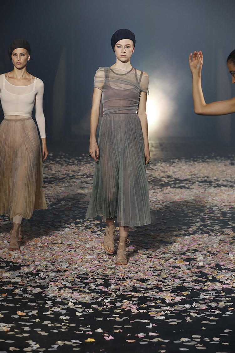 舞出真正的自己！Dior_2019春夏系列結合劇場與走秀_Maria_Grazia_Chiuri：時尚是展現自由的藝術_13.jpg