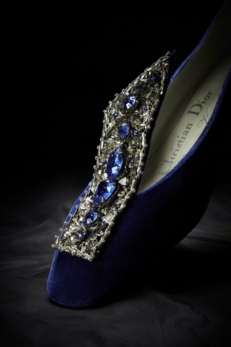 那些年，比珠寶更美麗的訂製鞋履！Dior專書回顧與Roger_Vivier合作歲月_6.jpg