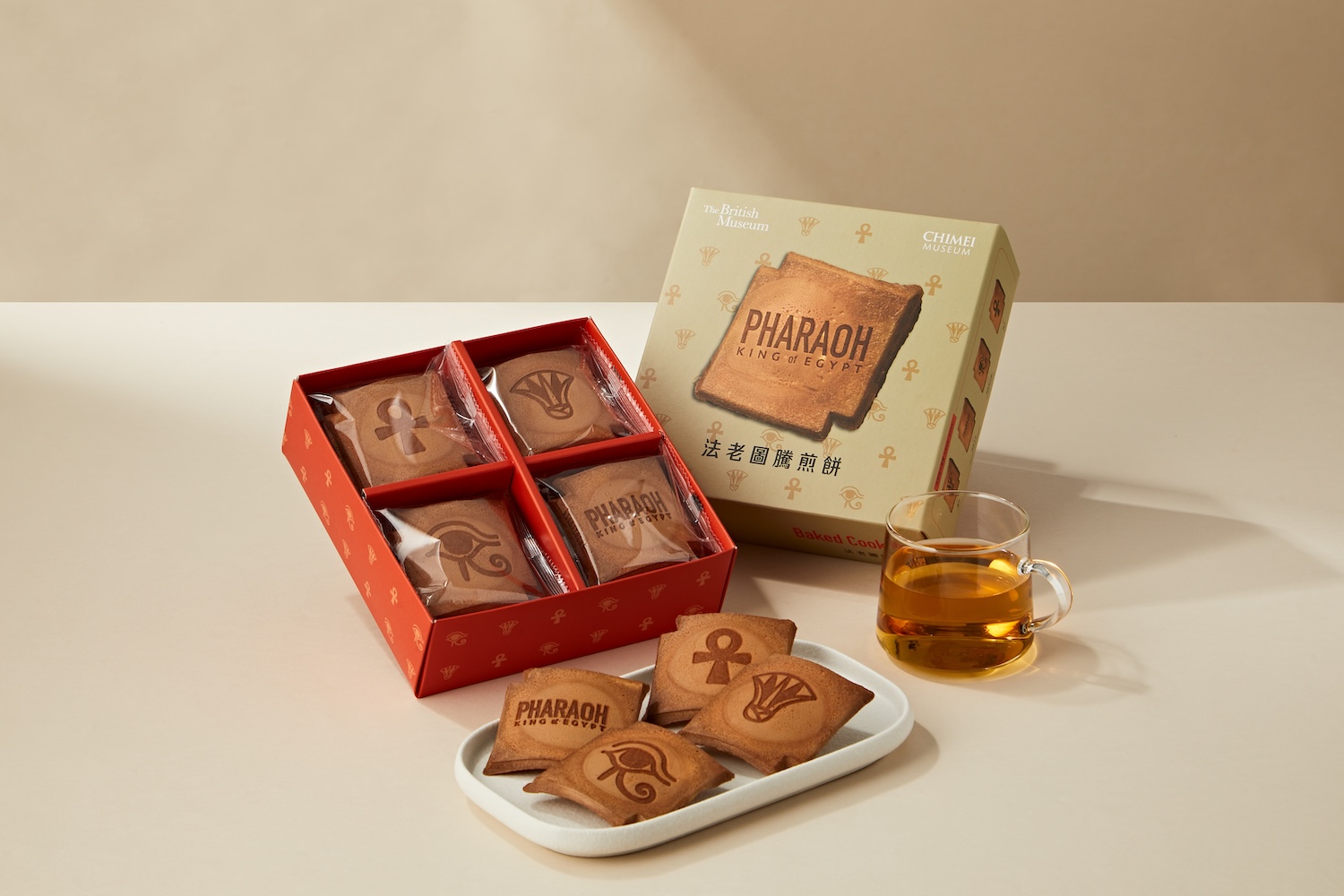 從尼羅河水聲到1:1金字塔！解構《埃及之王：法老》虛實交織的王權敘事_《埃及之王：法老》特展商品，《埃及之王》展覽煎餅禮盒禮盒(12包入)，420_(1)。圖：奇美博物館提供.jpg