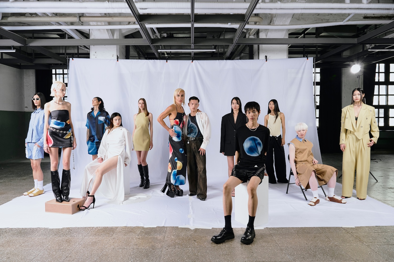 「Fashion,_Action!」：六大臺劇角色集結伸展臺，臺灣設計師如何用服裝定義戲劇精神？_RAY_CHU設計師朱柏諺×《拜六禮拜》.jpg