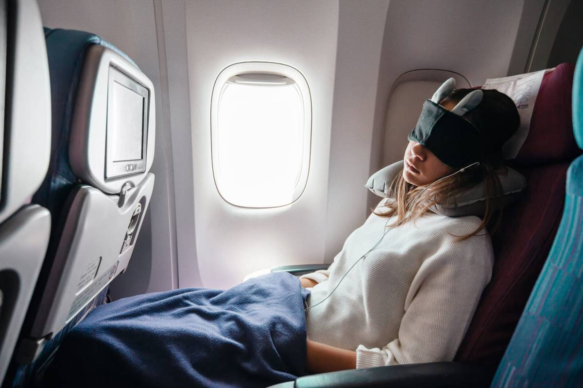 戴上秒變高空睡美人！挑選搭飛機眼罩5大方法_讓妳在飛行途中睡出好心情.jpg