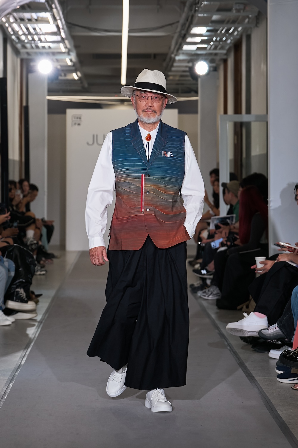 買UNIQLO不就好了？JUST_IN_XX周裕穎用21年制服設計，回答時尚、文化與責任的難題_6.jpg