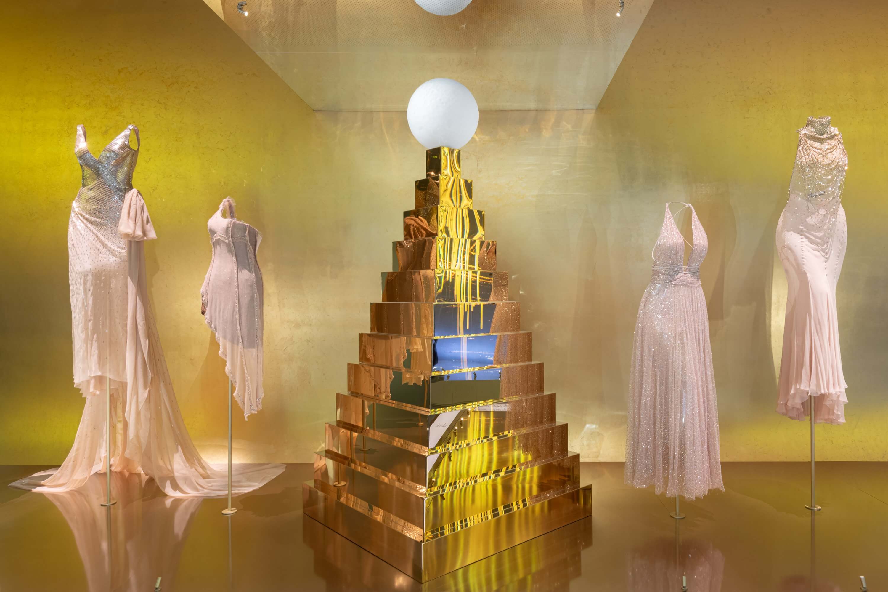 《Christian_Dior：夢之設計師》移師上海_中國藝術家展現哲學詮釋3.jpg