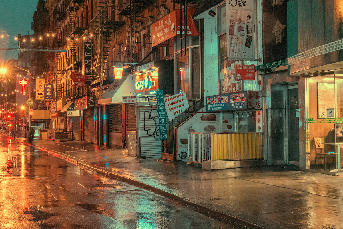 這裡不是你我熟悉的台灣街道！_法國攝影師捕捉破曉前的紐約唐人街雨中即景！_(4).jpg