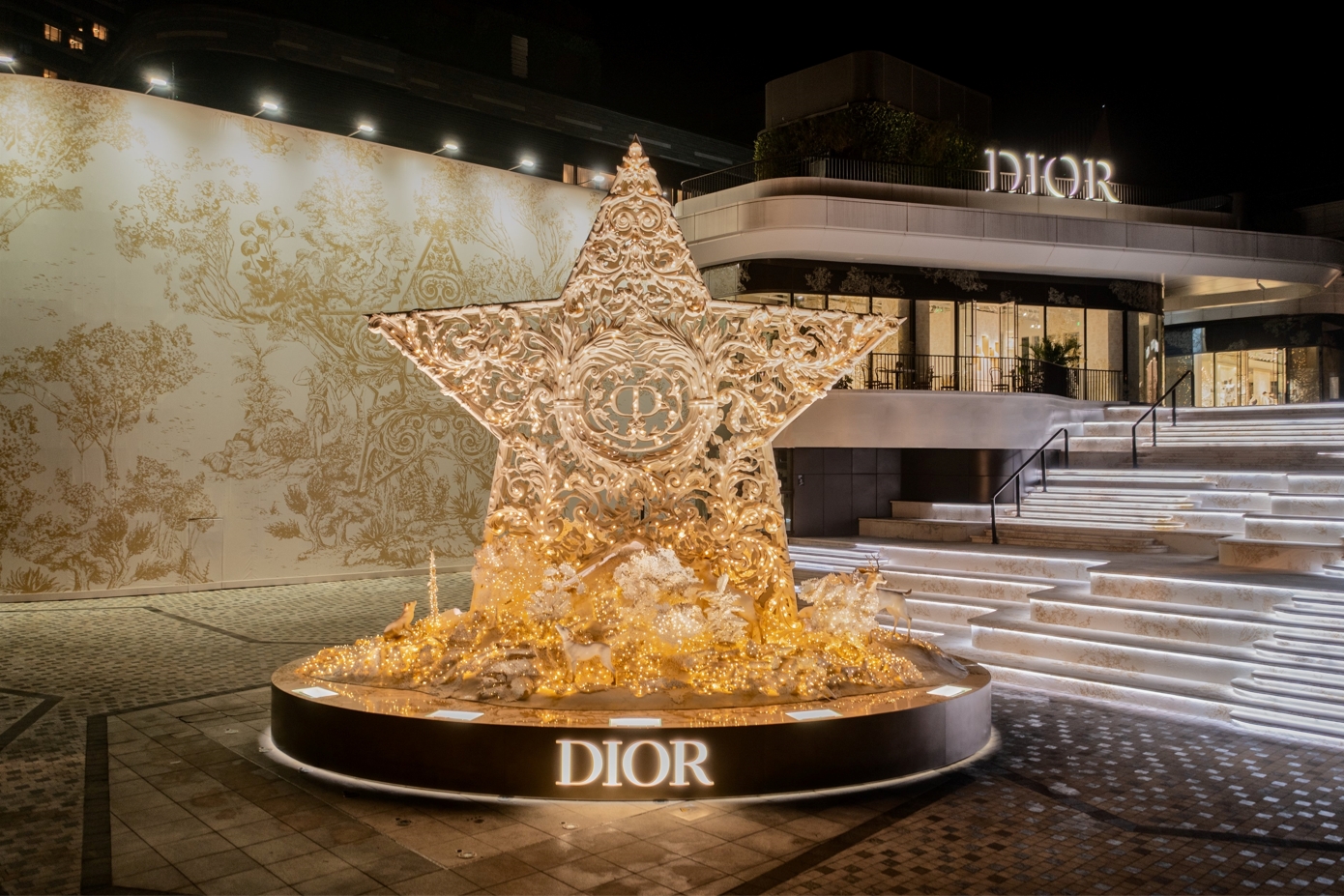 從縷空雕刻到古風手繪！Dior全球聖誕裝飾_你最喜歡哪一個？_24.jpg