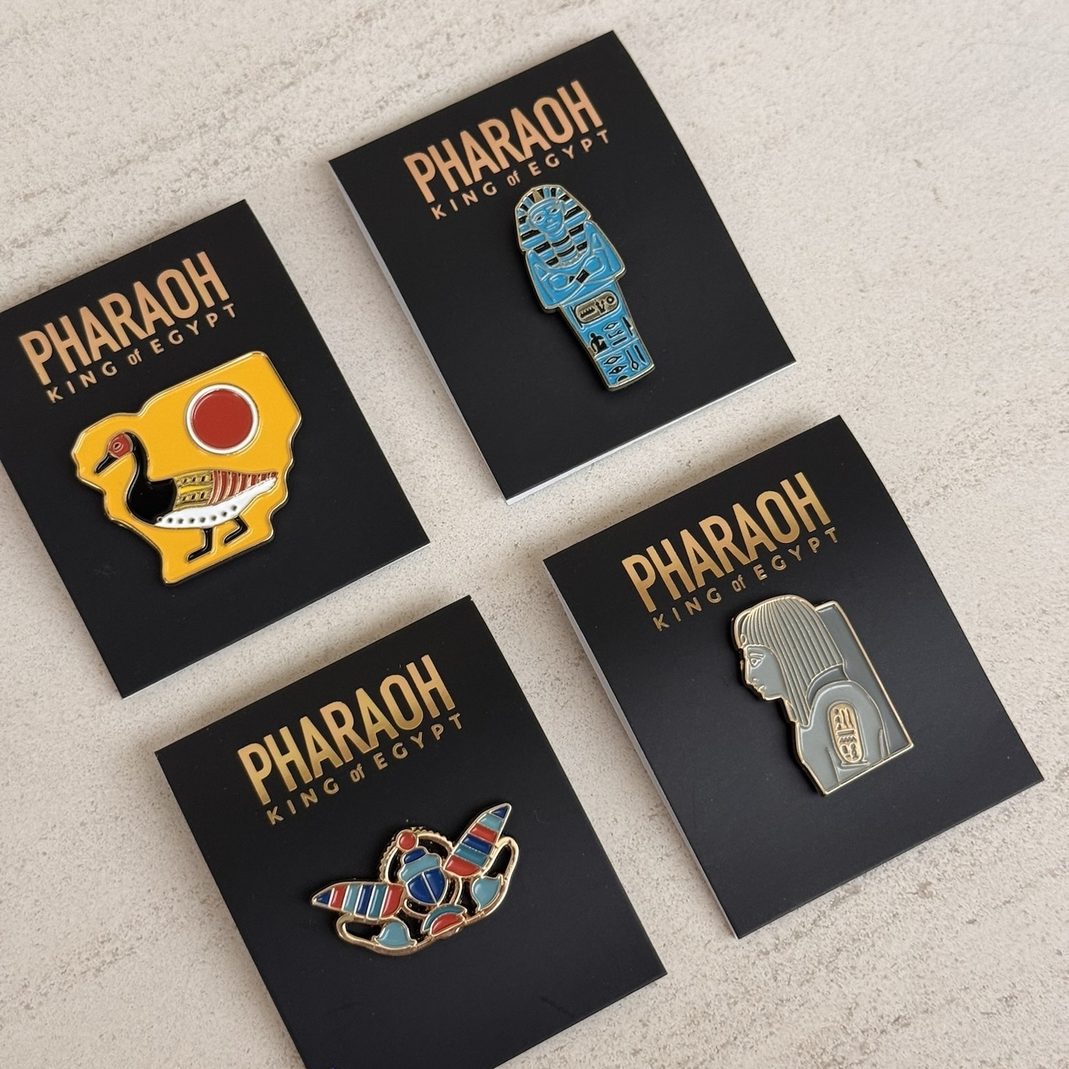 從尼羅河水聲到1:1金字塔！解構《埃及之王：法老》虛實交織的王權敘事《埃及之王：法老》特展商品，造型徽章(全系列)。圖：奇美博物館提供.JPG