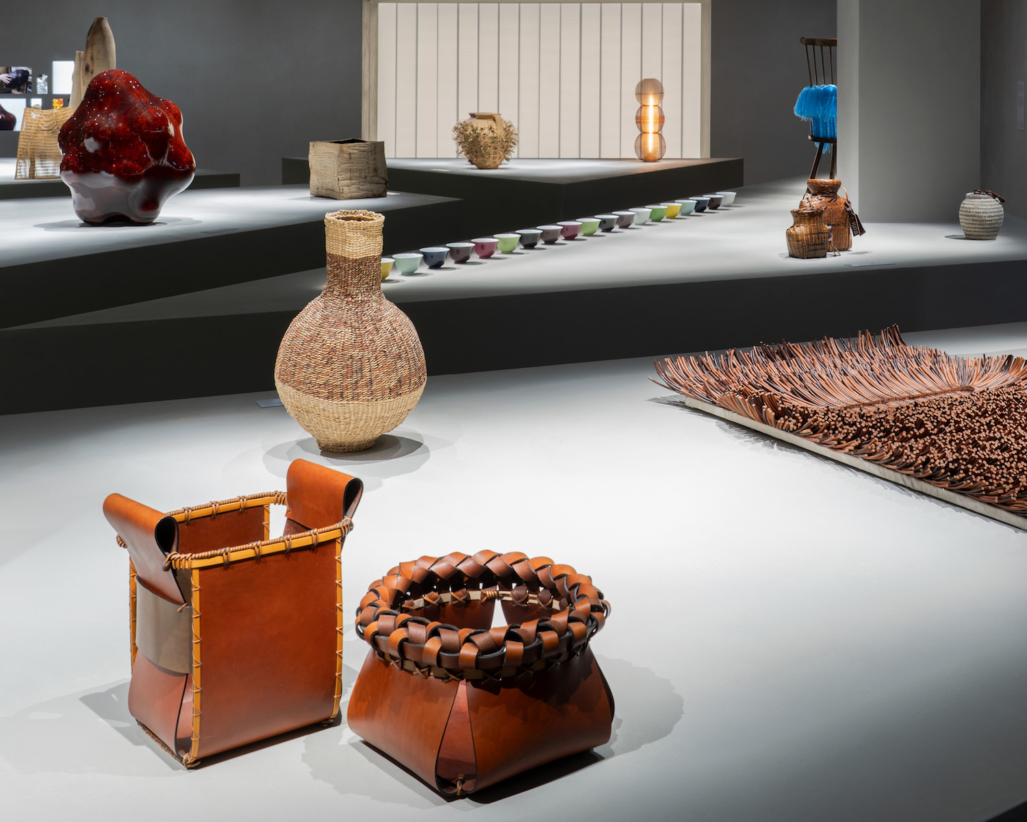 探索LOEWE的靈感世界！《Crafted_World》東京展_續寫西班牙傳統與手工藝的讚歌_LOEWE_TOKYO_EXHIBITION_SPACE_CAPTURE_RGB_CROPPED_5X4_7.jpg