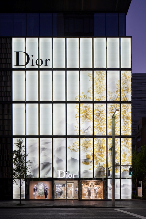 從縷空雕刻到古風手繪！Dior全球聖誕裝飾_你最喜歡哪一個？_28.jpg