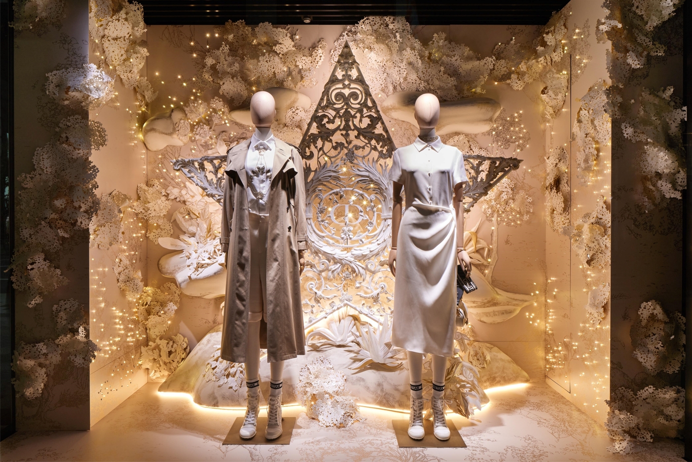 從縷空雕刻到古風手繪！Dior全球聖誕裝飾_你最喜歡哪一個？_30.jpg
